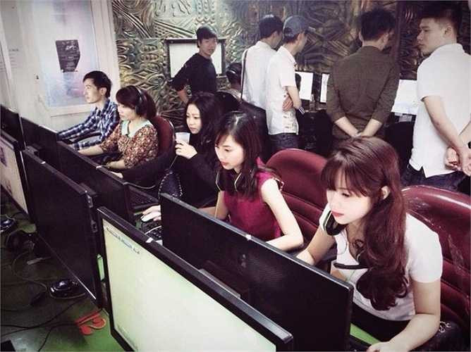 Tuy chỉ là phận nữ nhi nhưng Hồng Trang (nick name Trang Bống) đã chứng minh được cho cộng đồng game thủ thấy rằng con gái chơi game cũng chẳng hề kém con trai.