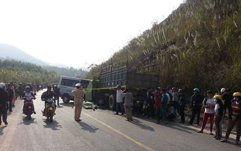 Tai nạn kinh hoàng ở Thanh Hóa, ít nhất 8 người chết tại chỗ