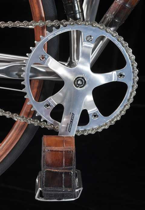 Xe đạp bọc da cá sấu đắt ngang xe hơi của WLWC