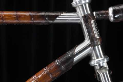 Xe đạp bọc da cá sấu đắt ngang xe hơi của WLWC