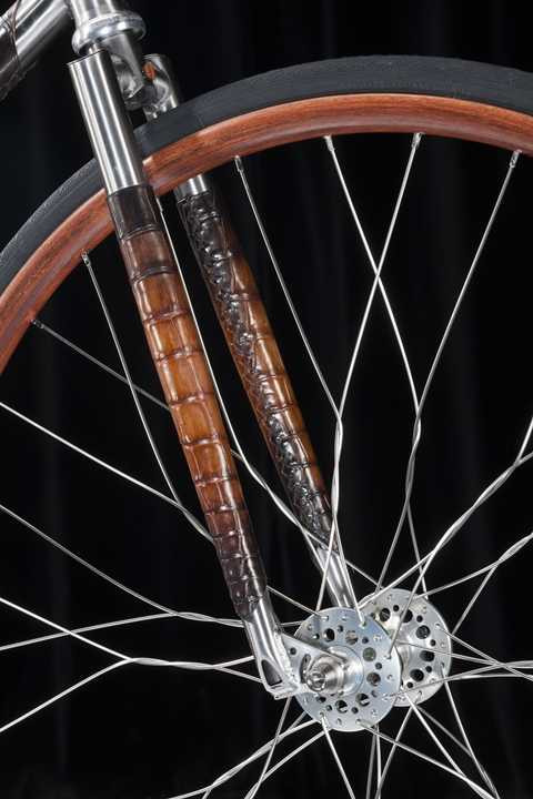 Xe đạp bọc da cá sấu đắt ngang xe hơi của WLWC