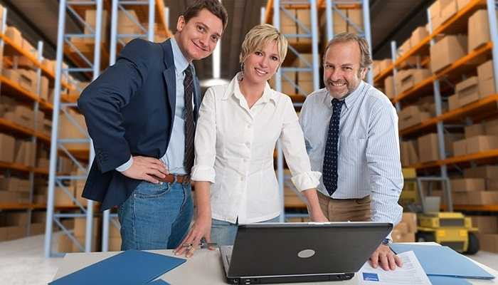 Quản lý bán hàng Lương: 91.431 USD Số người đang làm tại Mỹ: 72.351 Bằng cấp: Trung học Nhiều người nghĩ rằng việc này chỉ liên quan đến sự phân phối hàng hóa. Tuy nhiên, trên thực tế người quản lý bán hàng phải làm được nhiều hơn thế, họ phải đi quan hệ khách hàng, đàm phán hợp đồng, phân tích tài chính ... Trung bình 1 tuần họ làm việc tối thiểu 40 giờ