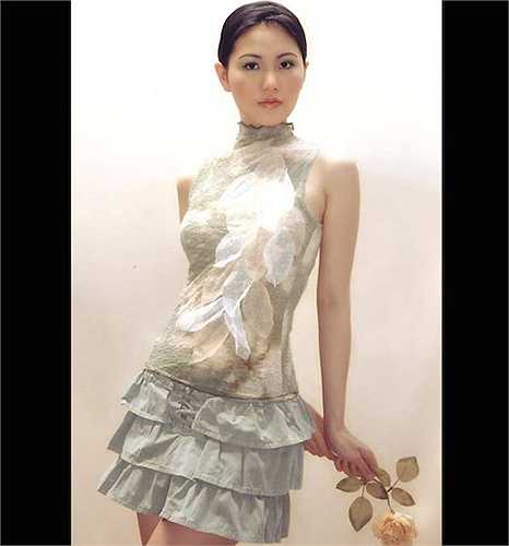 Tuy nhiên, chỉ một thời gian sau đó, cô bất ngờ rút lui khỏi vị trí này và gần như biến mất. Rất lâu sau đó, giới truyền thông mới hay tin cô đã sang Mỹ và vẫn xuất hiện tại một số sự kiện tại xứ cờ hoa. 