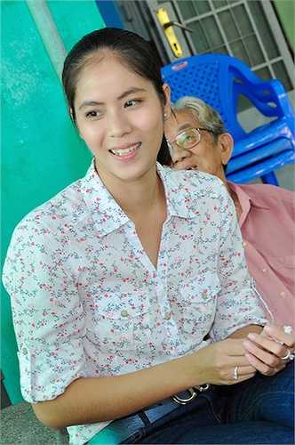 Nguyễn Đình Thụy Quân đăng quang Hoa hậu Phụ nữ Việt Nam qua ảnh năm 2003. 