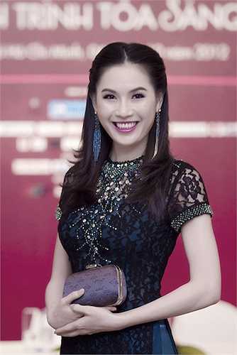 Năm 2012, cô bất ngờ tái xuất sau 7 năm 'ở ẩn' và ấp ủ ý định trở lại showbiz. (Theo 24h)