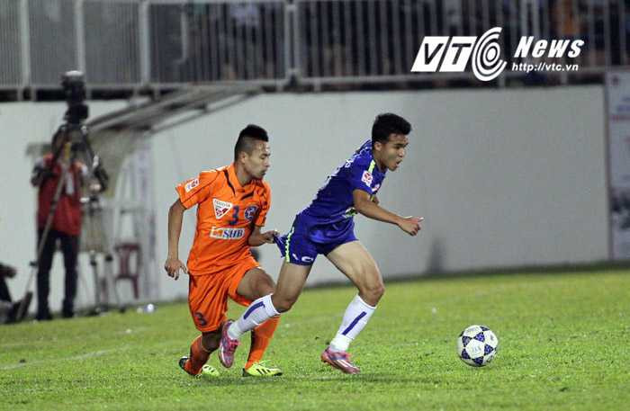 Thanh Tùng hoạt động năng nổ bên cánh phải (Ảnh: Minh Trần)