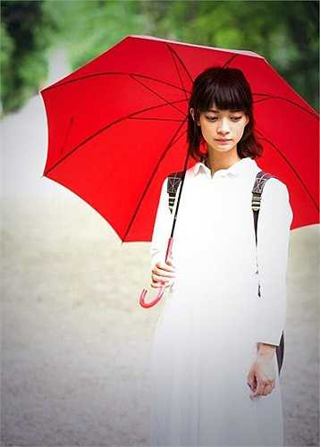 Makoto Tanaka thu hút nhiều sự chú ý từ cộng đồng mạng Nhật Bản sau khi được trao vương miện hoa khôi ĐH Bukkyo.