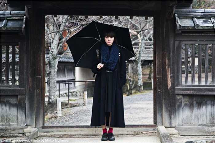 Nét cuốn hút của Makoto là đôi mắt to sáng, khuôn mặt nhỏ nhắn thanh tú.