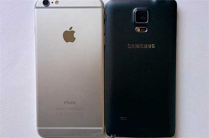 iPhone 6 plus có vẻ ngoài hào nhoáng hơn, ngược lại Galaxy Note 4 lại nhỉnh hơn về độ bám ở mặt lưng.