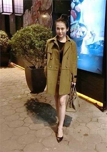 Hiện tại, 9X xinh đẹp này có thu nhập hàng tháng lên tới 9 con số.