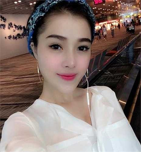 'Trong những ngày đầu kinh doanh mình từng gặp không ít khó khăn như bị cướp hết tiền vốn khi lên ngân hàng rút tiền, rồi không ít lần bị khách hàng lừa trong quá trình mua bán. Chính từ những vấp ngã đó mà mình đã rút được nhiều kinh nghiệm và cẩn thận hơn', Thanh nói.