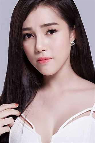 Kim Thanh sở hữu gương mặt cân đối, ngoại hình gợi cảm, thu hút ánh nhìn. 