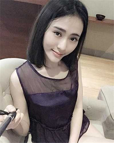 Không chỉ tài năng trong việc kinh doanh, Anh Thu còn rất xinh đẹp khi sở hữu làn da trắng, khuôn mặt đúng chuẩn vẻ đẹp của phụ nữ hiện tại với chiều cao 1m60 và số đo 83-60-83. 