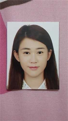 Trên tấm ảnh thẻ của Ngọc Thảo, những đường nét hiện lên nhẹ nhàng, giản dị.