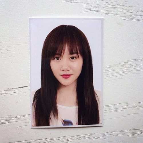 Văn Mai Hương khoe bức ảnh thẻ xinh đẹp. Sinh năm 1994, song trong bức ảnh này cô nàng trẻ hơn tuổi rất nhiều.