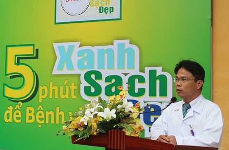Bệnh viện đa khoa Đống Đa thực hiện phong trào '5 phút để bệnh viện Xanh - Sạch - Đẹp'