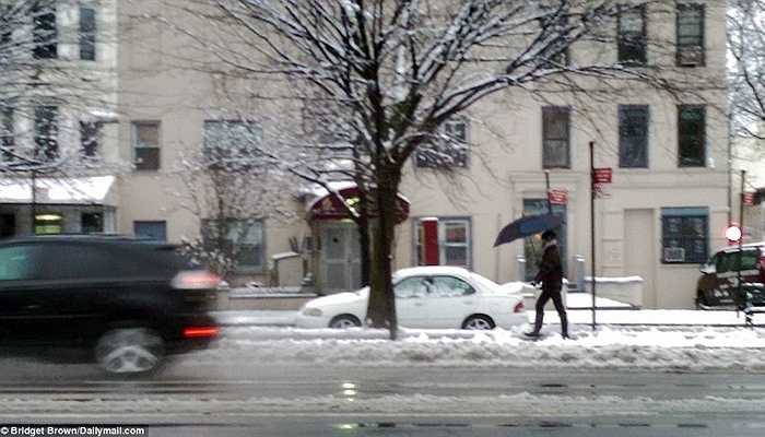 Khung cảnh lạnh giá trên các đường phố