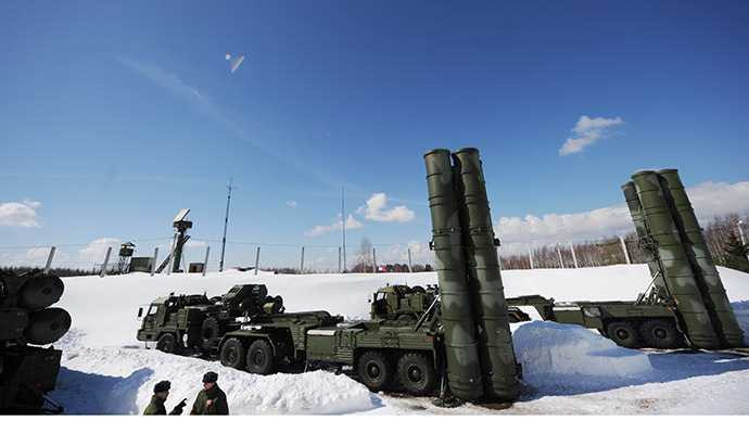Hệ thống tên lửa phòng không S-400 của Nga