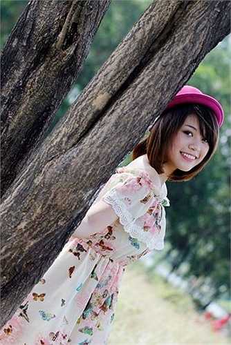 Năm 2012 cái tên Hải Băng được nhiều người chú ý bởi khả năng hát và đệm đàn cello ấn tượng trong cuộc thi Miss Teen. 