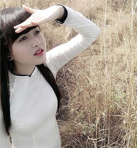 Nguyễn Ngọc Băng Châu (1996) khoa Ngoại ngữ.