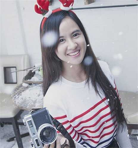 Nguyễn Thị Hồng Yến (1996) khoa Ngoại ngữ.