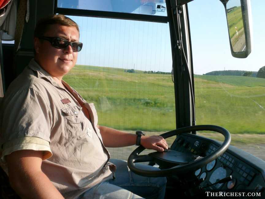 7. Người điều khiển phương tiện công cộng