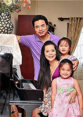 Có lần Mỹ Lệ từng bức xúc với cách khoe của của Lý Nhã Kỳ. Bởi chị cho rằng những điều chị có cũng không kém cạnh gì, nhưng không bao giờ chị khoe.