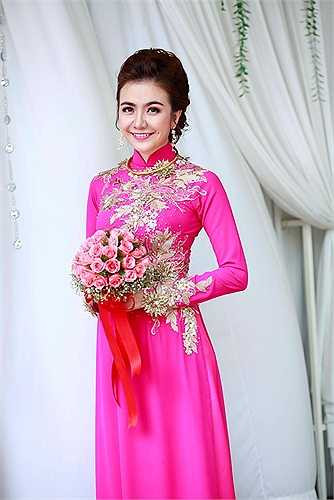 Huỳnh Đông và Ái Châu bị phát hiện đang hẹn hò khi anh tham gia chương trình Cặp đôi hoàn hảo năm 2012. 