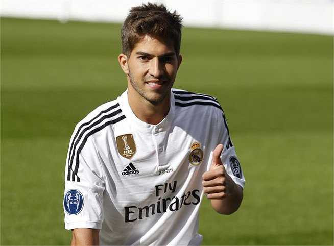 Anh được trao chiếc áo số 16, số áo của Casemiro ở mùa giải trước.