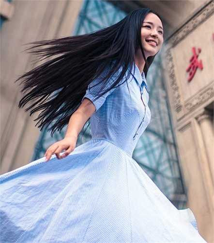 Chưa tốt nghiệp nhưng Lý Sa Mân Tử đã nhận được nhiều lời mời làm MC và liên tục xuất hiện trên truyền hình.