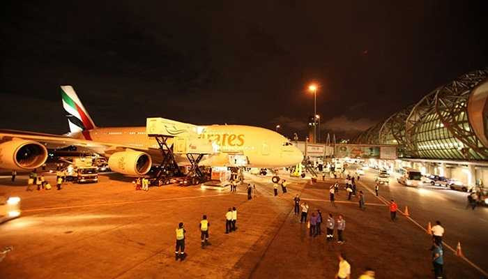 Sân bay quốc tế Dubai là nơi tập trung của nhiều hãng hàng không lớn trên thế giới như Emirates - hãng hàng không nổi tiếng vùng Trung Đông, Etihad từ Abu Dhabi hay Qatar Airlines