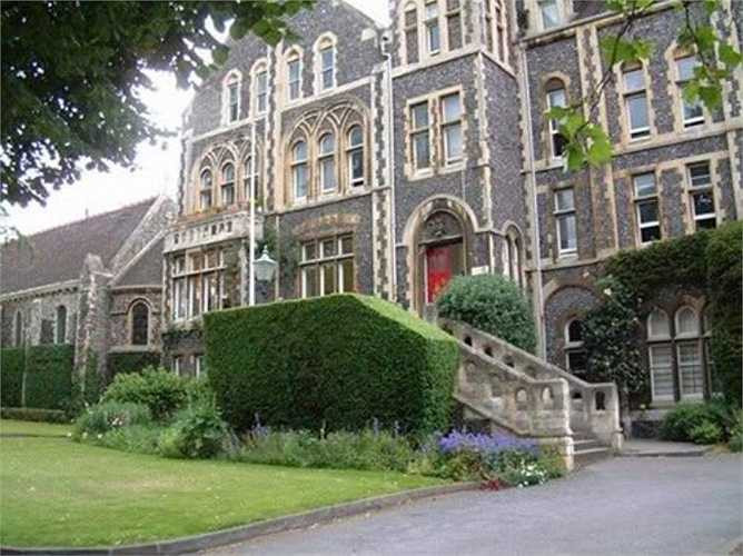 Ngôi trường này mang đậm kiến trúc Châu Âu