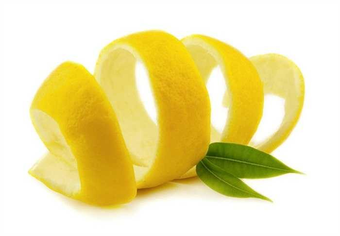 Ngoài ra cùi bưởi, vỏ bưởi và hạt bưởi cũng có tác dụng chữa bệnh: tinh dầu vỏ bưởi làm tóc nhanh mọc. Lấy 15g hạt bưởi, băm nhuyễn nấu nước uống, ngày uống 1 lần vào sáng và chiều có thể chữa được thoát vị bẹn, sa đì. Lấy 100g cùi bưởi nhai nuốt dần dần có thể giải được rượu. 