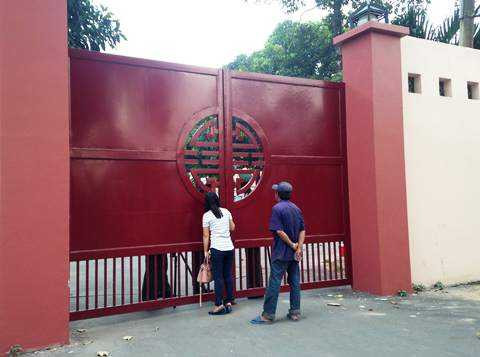 Máy bay quân sự rơi ở TP.HCM: Khóc ngất bên thi thể không nguyên vẹn