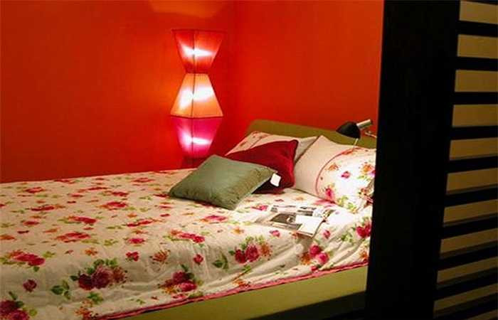 3. Ngủ để đèn: Một nghiên cứu mới đây trên chuột bạch của Trường đại học Y Tulane, New Orlean (Mỹ) đã chỉ ra rằng, việc tiếp xúc với ánh sáng khi ngủ khiến khối u phát triển nhanh gấp 2,6 lần so với việc ngủ trong bóng tối.