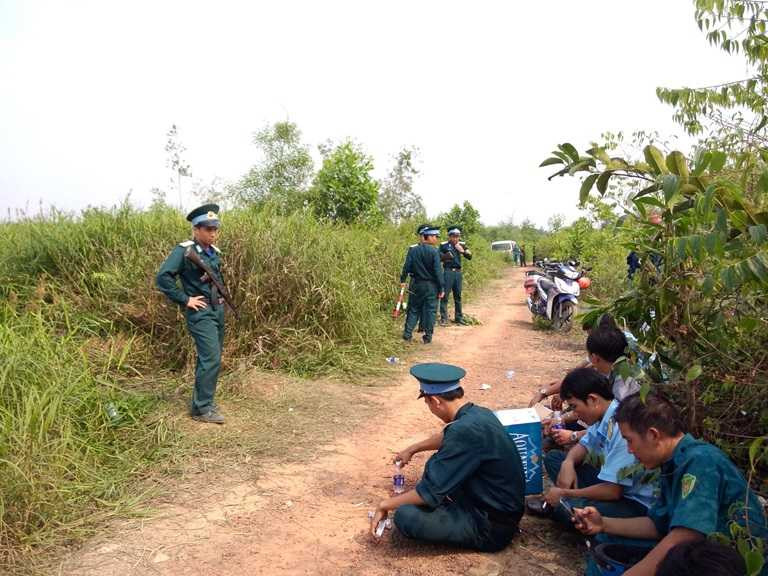 Trực thăng quân sự chở 4 người rơi tại TP.HCM