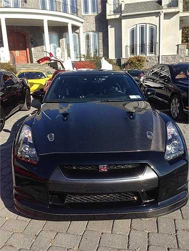 Nên việc cô ở tại các căn hộ penthouse đắt giá nhất nước Mỹ hay đi diễn bằng phi cơ riêng, cùng dàn siêu xe không thiếu một chiếc xe đắt tiền nào trên thế giới là chuyện không quá khó khăn với Hà Phương