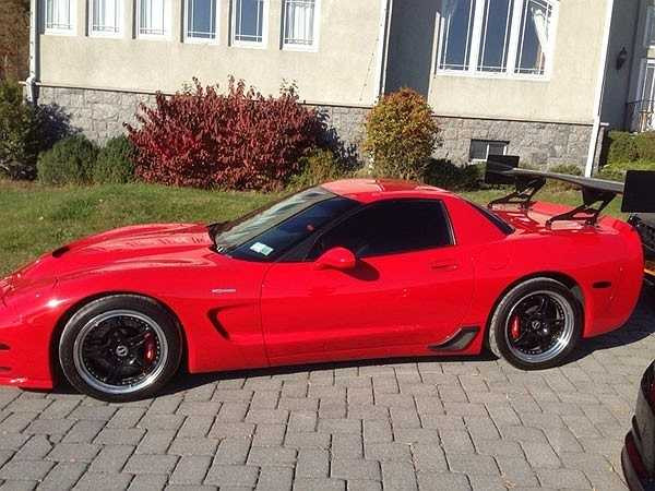 Năm 2007, cặp vợ chồng tỷ phú này làm báo chí Mỹ xôn xao khi chi 33,5 triệu đô la để mua lại toàn bộ tầng 89 và một nửa tầng 90 của tòa tháp Trump World Tower