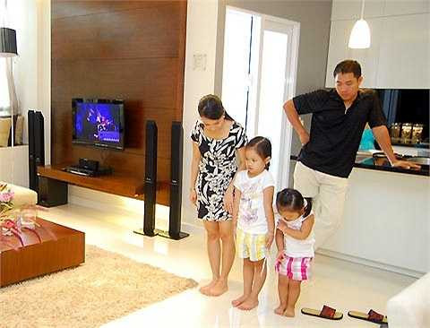 Hà Phương lại kiên định đi theo con đường kinh doanh và đứng sau sự nghiệp lừng lẫy của chồng.