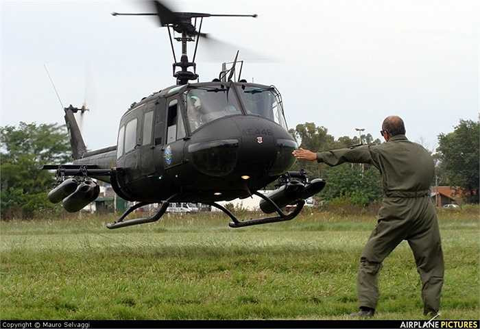Tầm bay: 507 km, trần bay: 5.910 m
