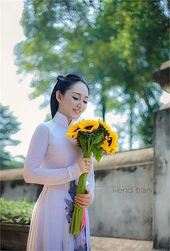 Có thể nói năm 2014 là một năm khá thành công của Nhi, khi cô gái 18 tuổi này thường xuyên xuất hiện trong các bộ ảnh cosplay, ảnh thời trang táo bạo...