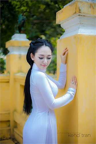 Vẻ đẹp dịu dành của hot girl bán báo Lâm Bảo Nhi