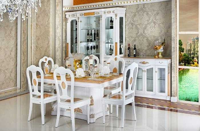 Kích cỡ của bàn ăn cũng cần phải hợp lý, tốt nhất phải phù hợp với diện tích thực tế của phòng ăn hoặc phòng bếp trong ngôi nhà bạn. Nếu phòng ăn quá nhỏ mà kê bàn ăn quá to sẽ khiến mọi người 'đứng ngồi không yên'. 