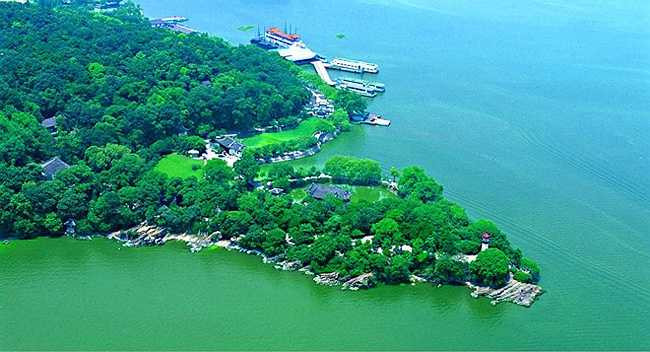 Trong bốn tháng đầu bộ phim chủ yếu lấy bối cảnh từ trường quay Vô Tích thuộc tỉnh Giang Tô.