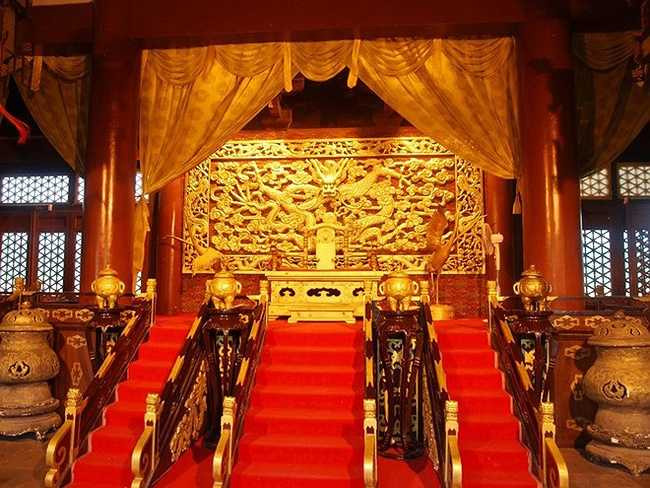 Trường quay Vô Tích được xây dựng giống như một quần thể gồm một phim trường chính và 10 phim trường phụ bài trí ở các khu vực khác nhau, nhằm tái hiện lại một cách chân thực cuộc sống của các triều đại phong kiến Trung Hoa.