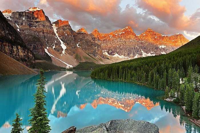Hồ Moraine ở tỉnh Alberta, Canada
