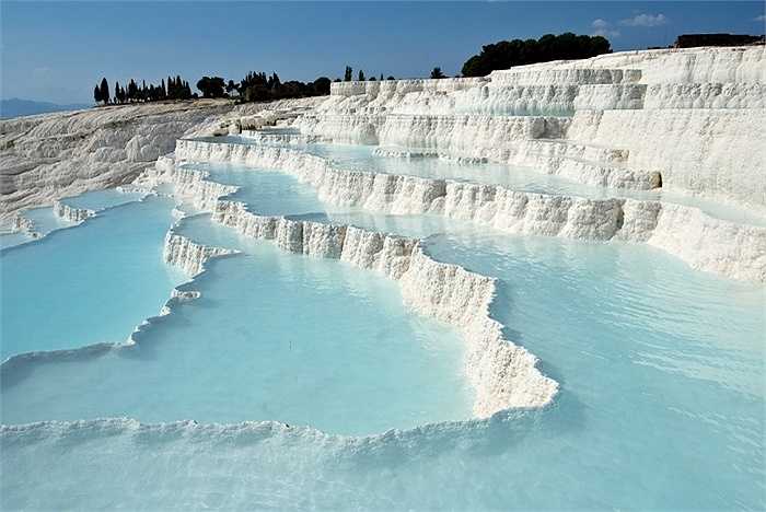 Suối nước nóng bậc thang Pamukkale tại thung lũng sông Menderes thuộc tỉnh Denizli, Thổ Nhĩ Kỳ