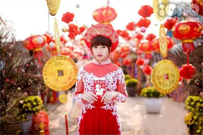 Dù tất bật với công việc nhưng cô bạn vẫn hoàn thành tốt chương trình học tập trên lớp. Trang vui vẻ cho biết, kỳ vừa rồi, điểm chuyên ngành của cô bạn được 9 điểm, thuộc loại xuất sắc.