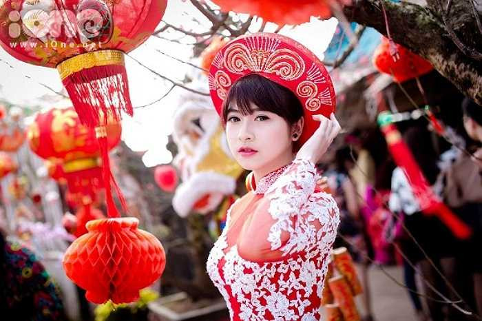 Dù không có chiều cao lý tưởng nhưng Kiều Trang lại sở hữu gương mặt xinh xắn, nụ cười rạng rỡ cùng khả năng nhạy bén trước ống kính. 