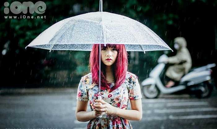 Gia đình mình cũng có dì tham gia nghệ thuật nên giúp đỡ mình trong việc tạo biểu cảm, diễn xuất như thế nào cho phù hợp', Trang chia sẻ.